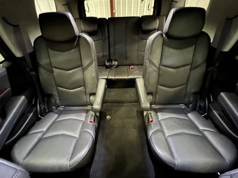 Used 2015 Cadillac Escalade Premium image 35