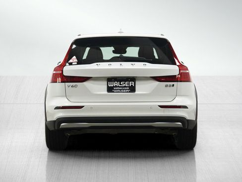 Used 2025 Volvo V60 B5 Cross Country Plus AWD/4WD image 4