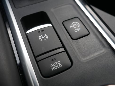 Certified 2024 Nissan Pathfinder SL image 32