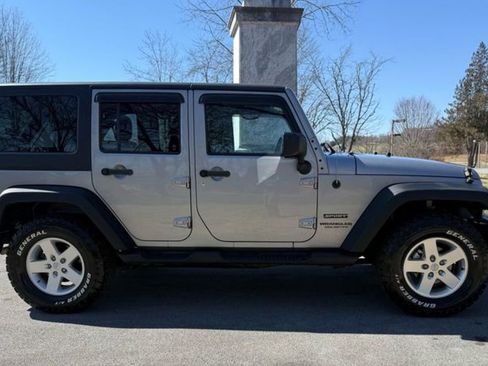Used 2014 Jeep Wrangler Unlimited Sport w/ Dual Top Group image 6