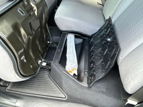 Used 2018 Toyota Tacoma SR5 AWD/4WD image 38