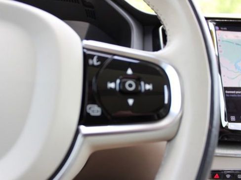 Certified 2023 Volvo XC60 T8 Ultimate w/ Climate Package AWD/4WD image 32