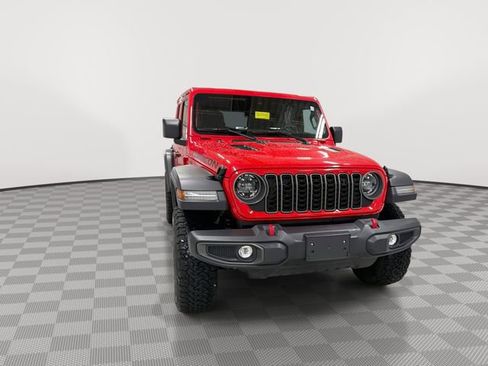 Used 2025 Jeep Wrangler Unlimited Rubicon w/ Convenience Group AWD/4WD image 3
