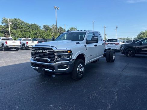 New 2026 RAM 3500 Tradesman AWD/4WD image 4
