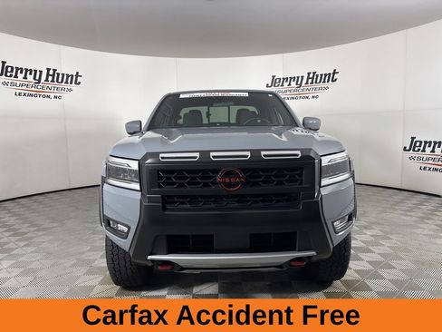 Used 2025 Nissan Frontier PRO-4X AWD/4WD image 3