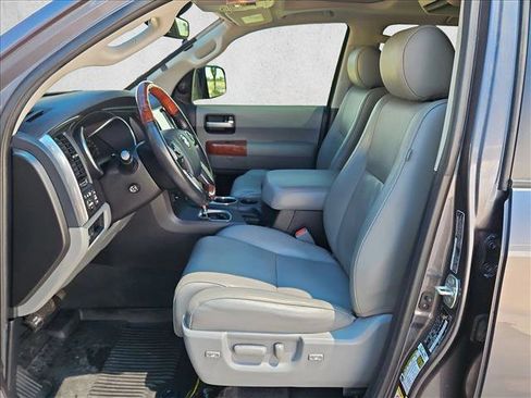 Used 2020 Toyota Sequoia Platinum AWD/4WD image 17