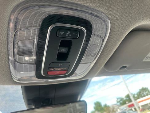 Used 2025 Hyundai Elantra SEL FWD image 31