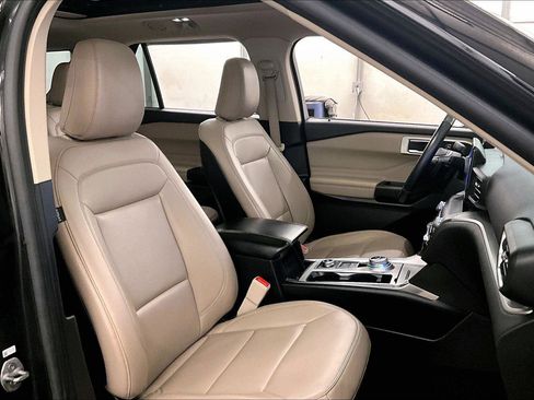 Used 2020 Ford Explorer XLT w/ Equipment Group 202A image 7