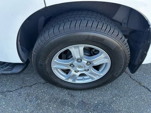 Used 2012 Toyota Sequoia SR5 w/ Premium Pkg RWD image 35