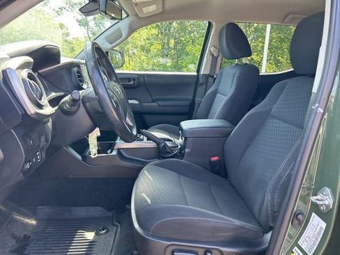 Used 2021 Toyota Tacoma SR5 w/ Trail Edition AWD/4WD image 19