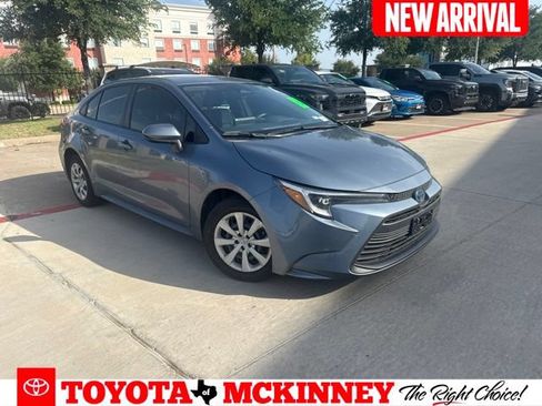 Used 2025 Toyota Corolla LE FWD image 1