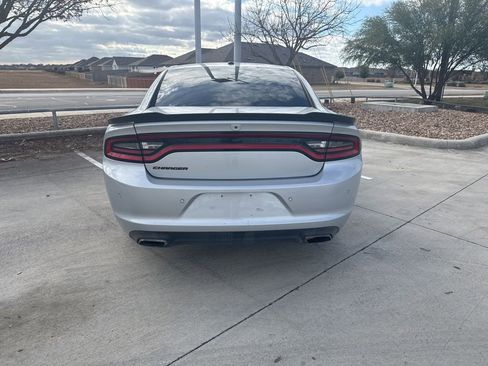 Used 2022 Dodge Charger SXT w/ Blacktop Package image 4