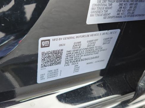 Used 2025 GMC Sierra 1500 AT4 w/ AT4 Premium Package AWD/4WD image 29