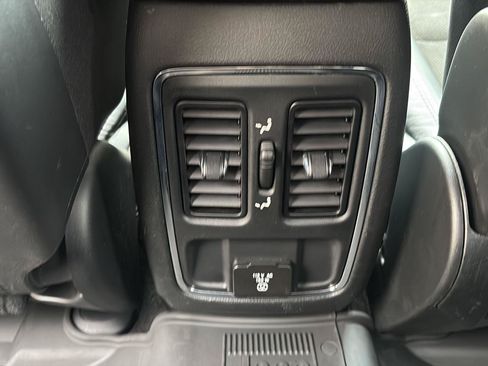 Used 2021 Jeep Grand Cherokee Laredo X AWD/4WD image 32