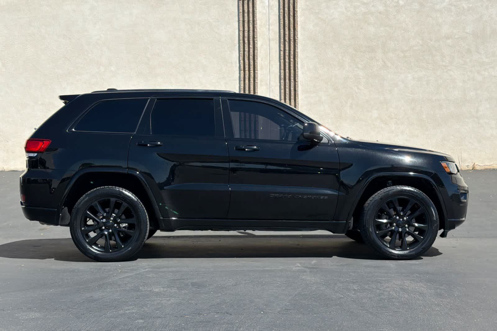 Used 2020 Jeep Grand Cherokee Altitude AWD/4WD image 6