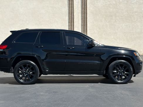 Used 2020 Jeep Grand Cherokee Altitude AWD/4WD image 6