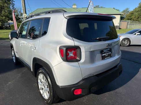 Used 2015 Jeep Renegade Latitude FWD image 7