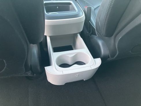 Used 2018 Chrysler Pacifica Limited w/ Advanced Safetytec Group image 24