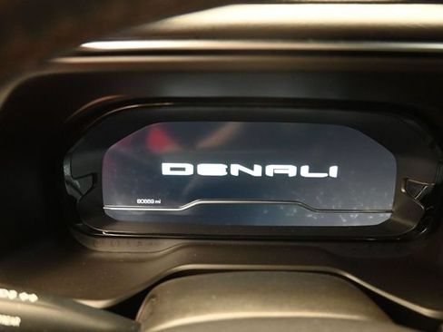 Used 2022 GMC Yukon Denali AWD/4WD image 4