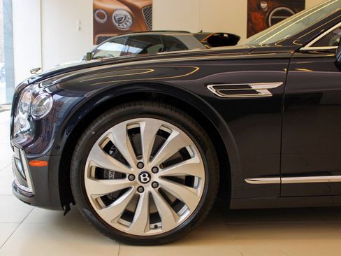 New 2026 Bentley Flying Spur Plug-In Hybrid image 8