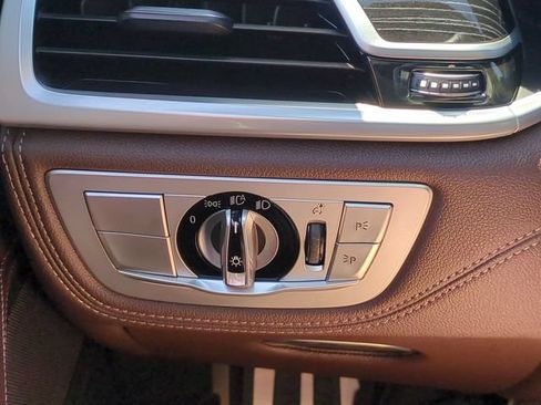 Used 2022 BMW 740i w/ M Sport Package RWD image 18