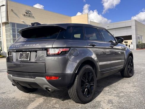 Used 2019 Land Rover Range Rover Evoque SE Premium image 4
