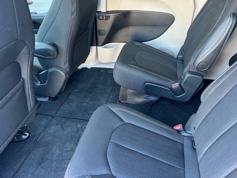 Used 2024 Chrysler Voyager LX FWD image 4