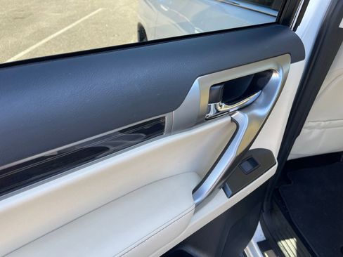 Used 2023 Lexus GX 460 Premium w/ Premium Package image 21