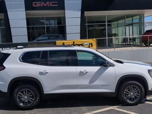 Used 2025 GMC Acadia Elevation image 6