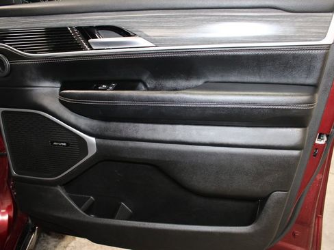 Used 2023 Jeep Wagoneer L Series II image 24