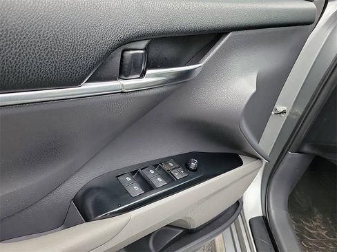 Used 2019 Toyota Camry LE image 20