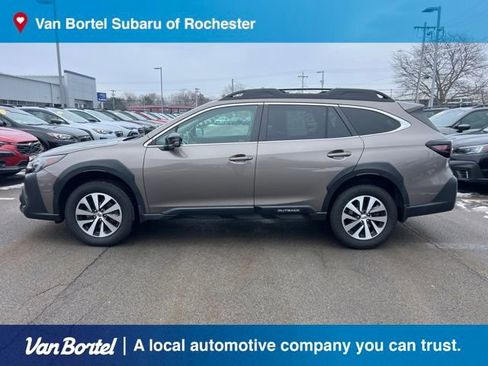Used 2023 Subaru Outback Premium image 3