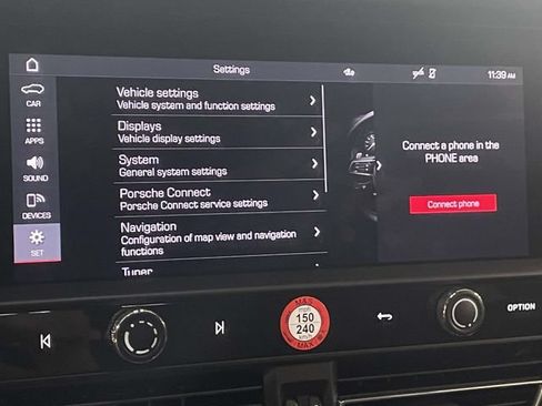 Certified 2024 Porsche Macan AWD/4WD image 34