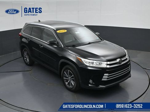Used 2019 Toyota Highlander XLE AWD/4WD image 53