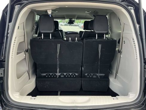 Used 2024 Chrysler Pacifica Touring-L FWD image 20