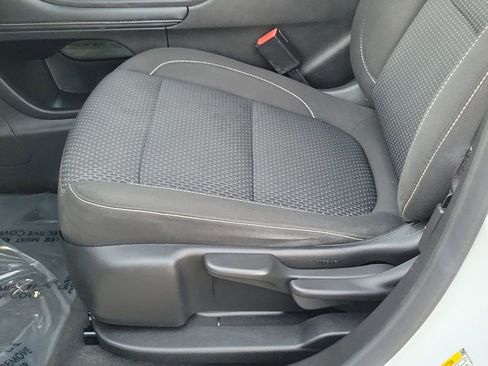 Used 2023 GMC Acadia SLE image 13