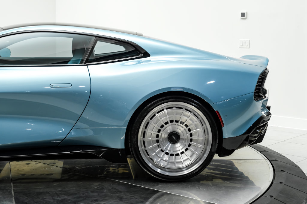 Used 2025 Aston Martin Vanquish RWD image 14