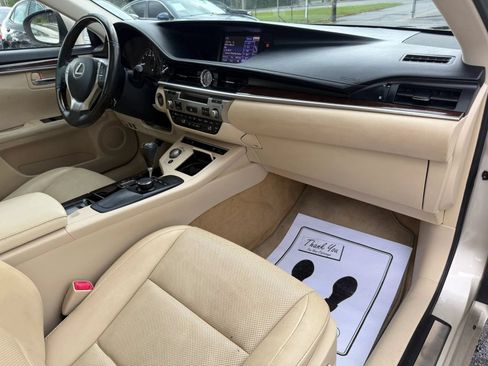 Used 2014 Lexus ES 350 w/ Premium Package FWD image 18