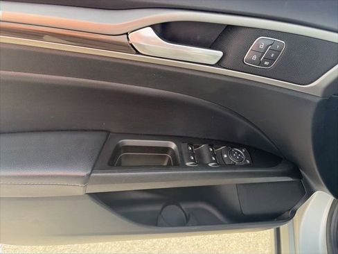Used 2019 Ford Fusion SEL FWD image 17