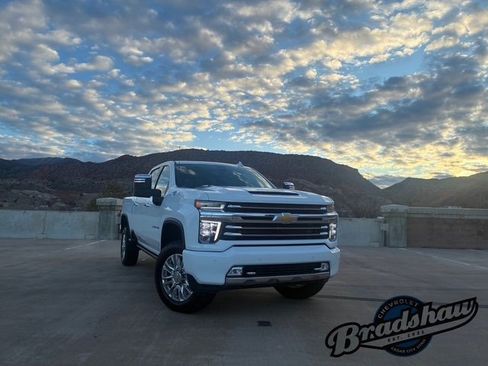 Used 2022 Chevrolet Silverado 2500 High Country image 2
