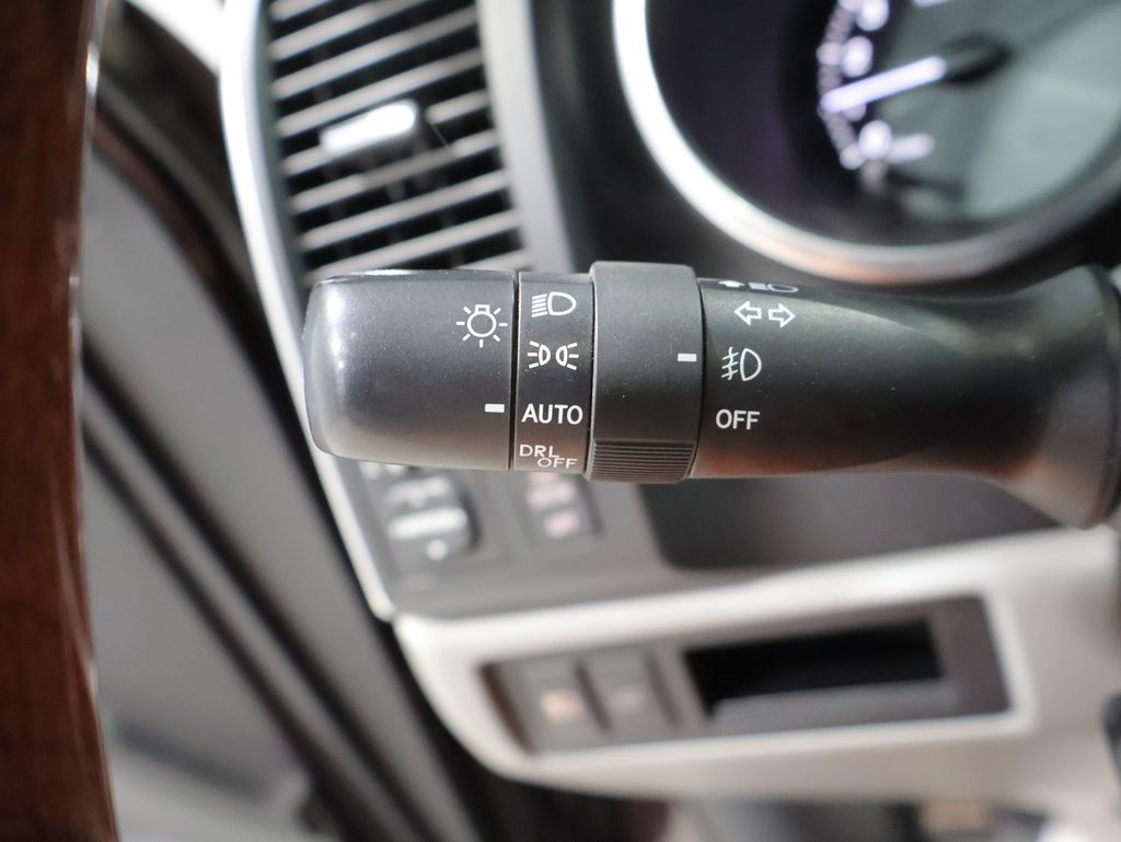 Used 2019 Toyota Sequoia Platinum AWD/4WD image 37