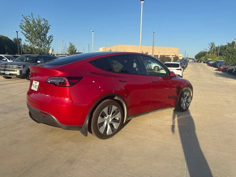 Used 2023 Tesla Model Y Long Range AWD/4WD image 3