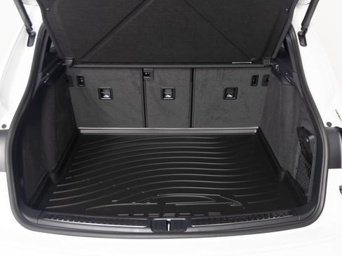Certified 2026 Porsche Macan AWD/4WD image 45