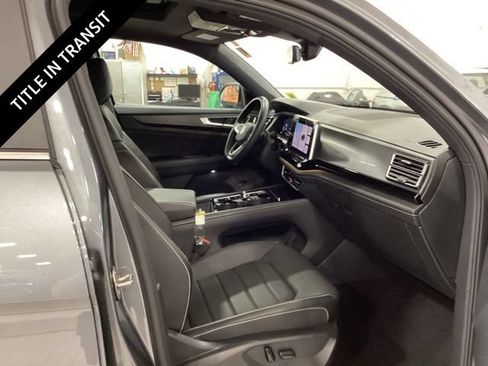 Used 2024 Volkswagen Atlas Cross Sport SEL R-Line AWD/4WD image 11