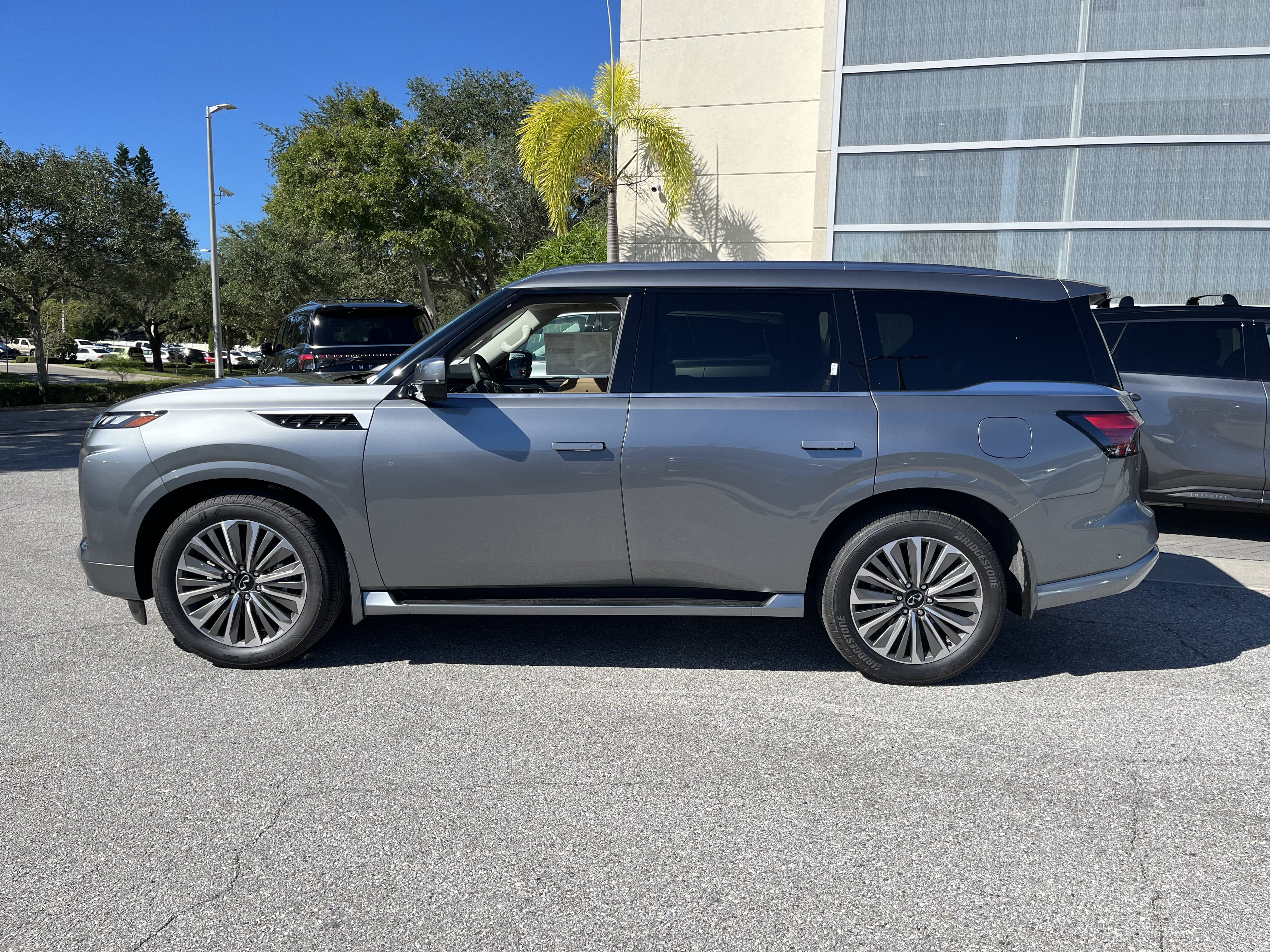 New 2027 INFINITI QX80 Luxe w/ Cargo Package RWD image 2