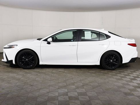 Used 2025 Toyota Camry SE FWD image 15