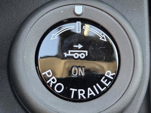 New 2025 Ford Expedition Active image 11