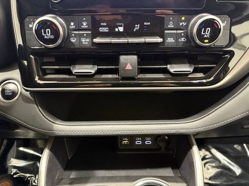 Used 2024 Toyota Highlander LE image 33