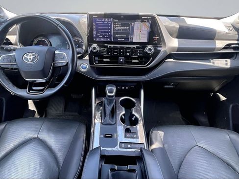 Used 2020 Toyota Highlander Limited FWD image 16