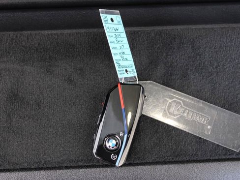 Used 2025 BMW X7 M60i AWD/4WD image 32